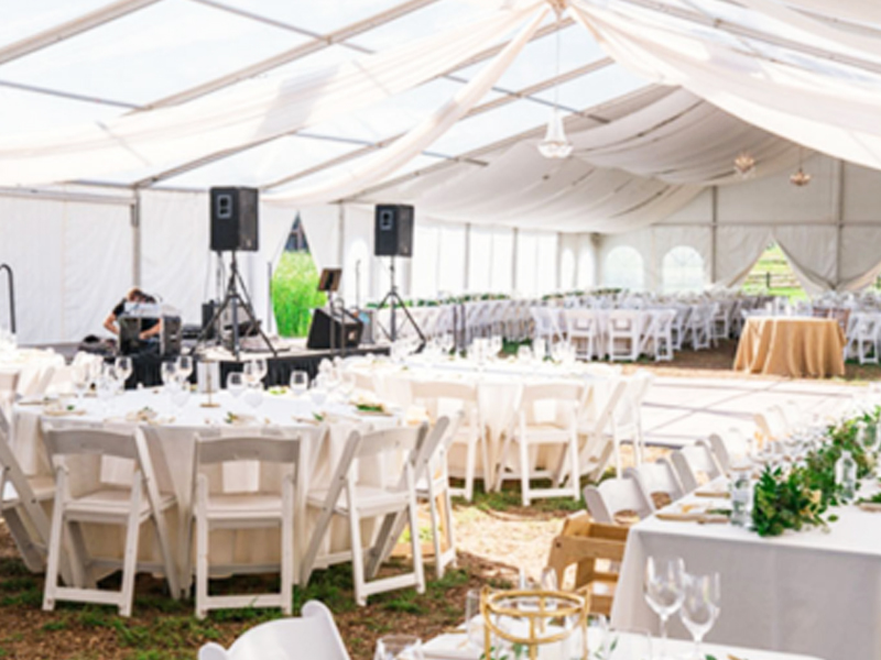 How to use a simple tent to create an unbeatable wedding venue?